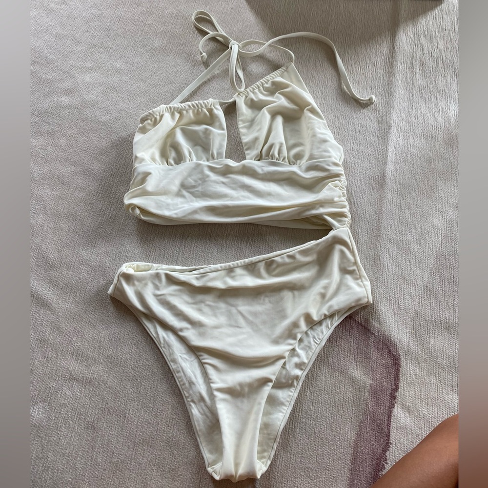 Devon Windsor Full-Piece